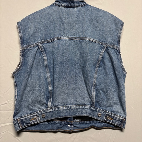 Levi's Classic Blue Denim Jacket - Picture 4 of 8